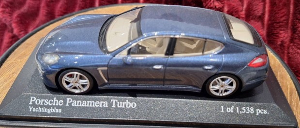 Minichamps Porsche Panamera turbo 1:43