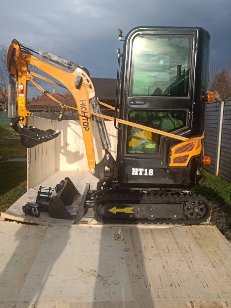 Minikotró fülkés kubota három hengeres motor