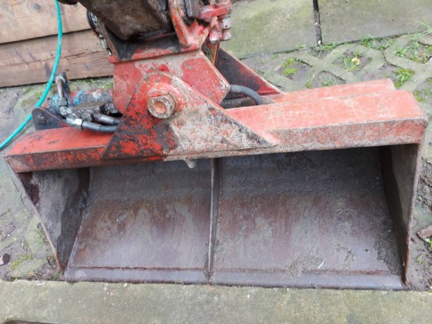 Minikotró hidraulikus rézsükanál!