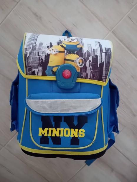 Minions iskolatska , merev fal