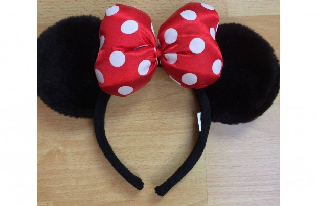 Minnie Mouse Fejdsz piros masnival