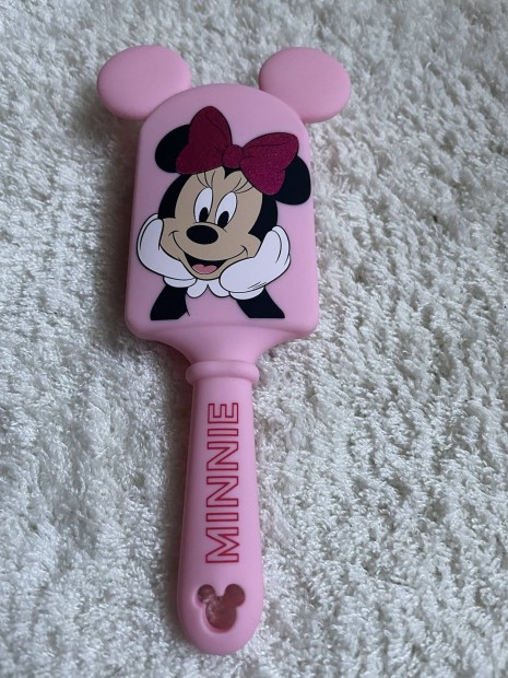 Minnie eg�r f�s�