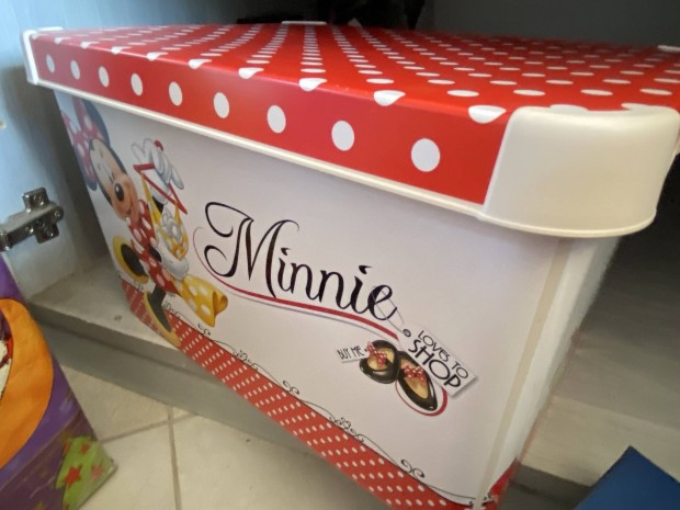 Minnie manyag trol doboz ajndk vagy 10 db meseknyv 