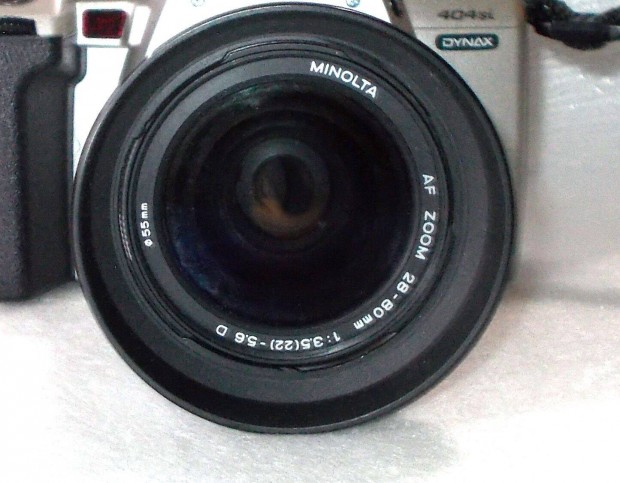 Minolta AF Zoom 28-80mm Objektív napellenzővel