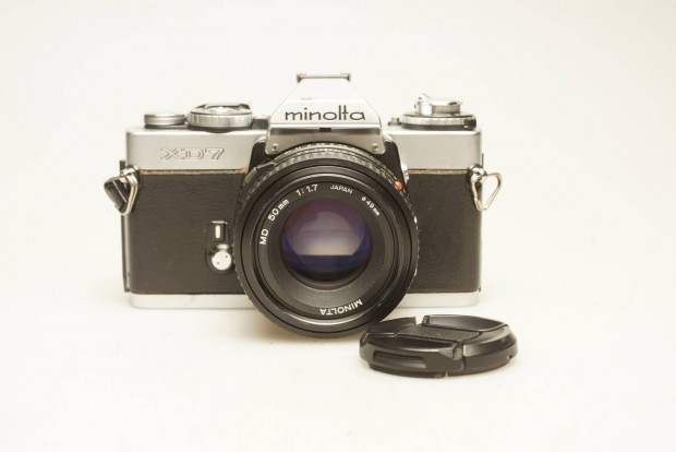 Minolta XD7 filmes fényképezőgép egy Minolta MD 1.7 50 mm objektívvel.