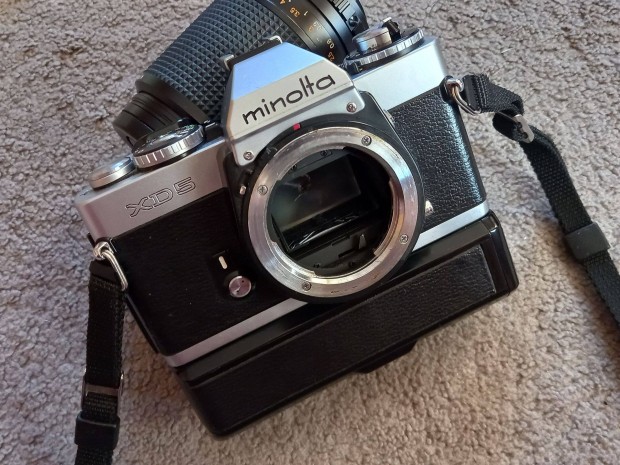 Minolta XD-5 vz Minolta Atowinder D filmtovbbtval