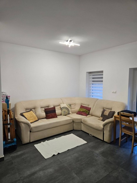 Min�s�gi csal�di h�z elad�