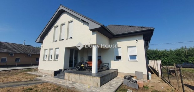 Min�s�gi �lett�r, Min�s�gi alapanyag �s kivitelez�s