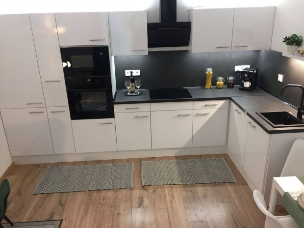 Min�s�gi lak�s a V�rosmajorban