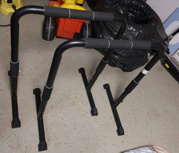 Min�s�gi tol�dzkod� �llv�ny p�rban elad�