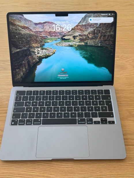 Mint Uj Macbook Air M3 2024 HU 16GB RAM Szürke 256GB Garanciás!