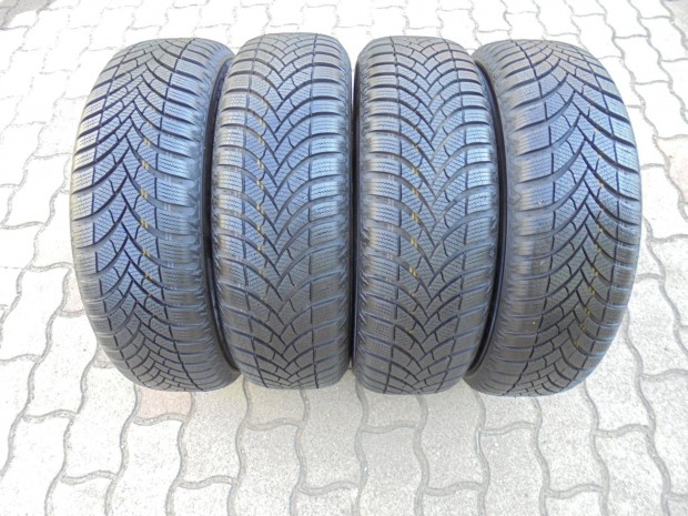 Mint az új Semperit 185/65 R 15-ös 2022-es téli gumi eladó