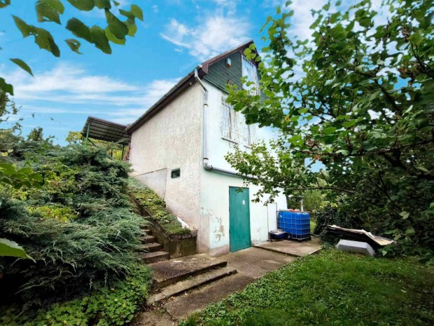 Miskolc Elhegy dln 60 m 3 szobs beptett tetter htvgi hz