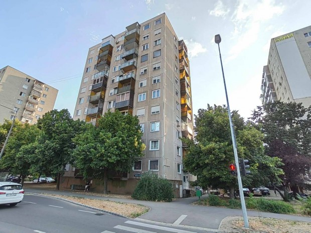 Miskolc Király utca eladó 55 m2 1 + 2 fél szobás erkélyes lakás