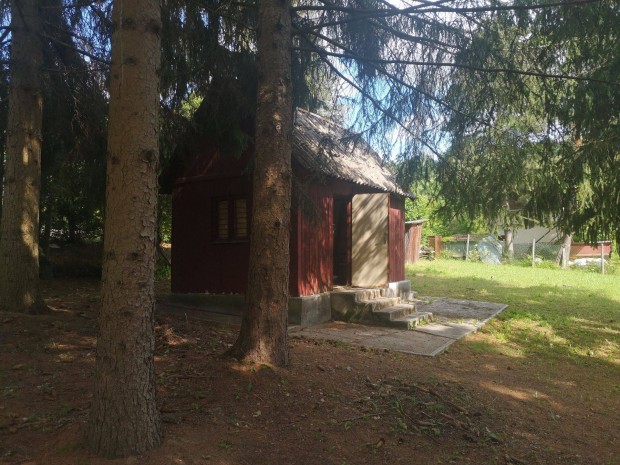 Miskolc-Tapolcai zártkert faházzal