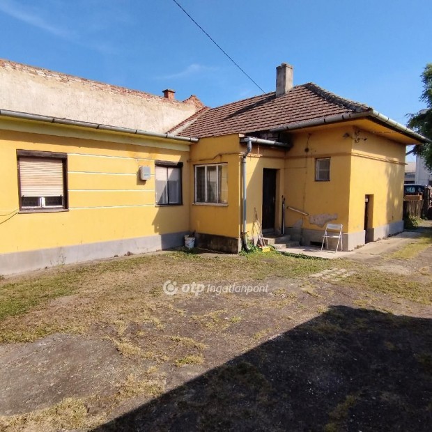 Miskolc, 85 nm-es csaldi hz elad!