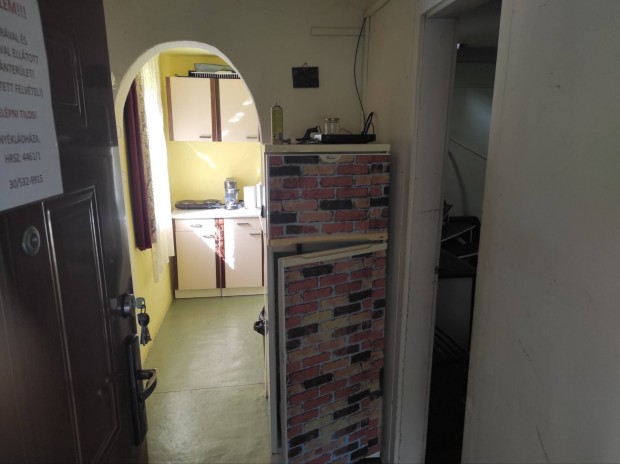 Miskolc, Ny�kl�dh�za, Pingyom h�z/nyaral� elad� 