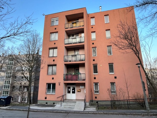 Miskolc - Katowice utc�ban 2 szob�s, 3.emeleti erk�lyes lak�s Elad�!