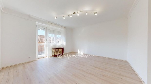 Miskolci 51 nm-es lak�s elad�