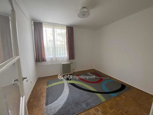 Miskolci 54 nm-es lak�s elad�