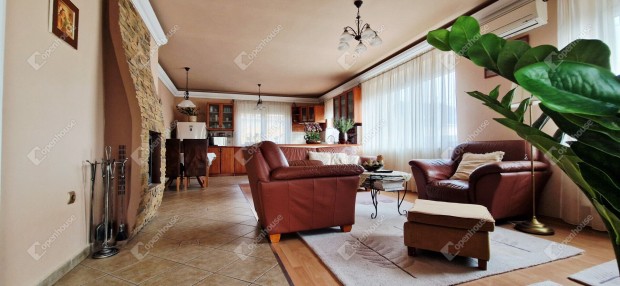 Miskolci elad� 180 nm-es h�z