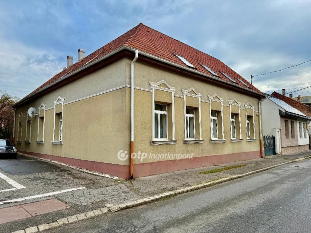 Miskolci elad� 350 nm-es h�z