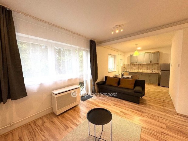 Miskolci elad� 36 nm-es lak�s