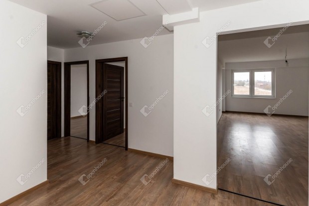 Miskolci elad� 63 nm-es lak�s