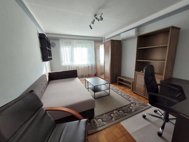 Miskolcon a Gy�ri kapuban panel lak�s