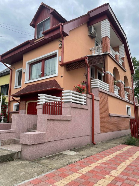 Miskolcon elad� t�gas csal�di h�z