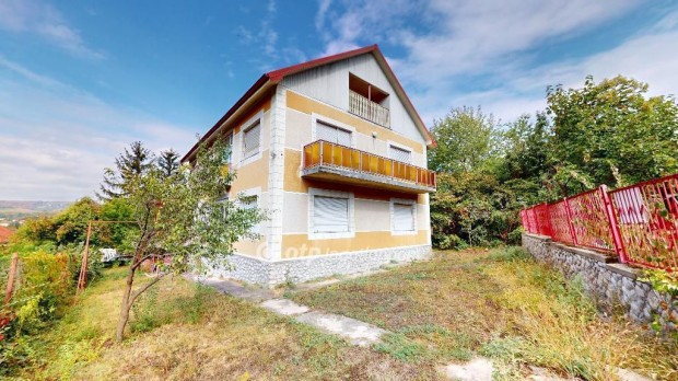 Miskolctapolca, 200 nm-es, 6 szobás családi ház.