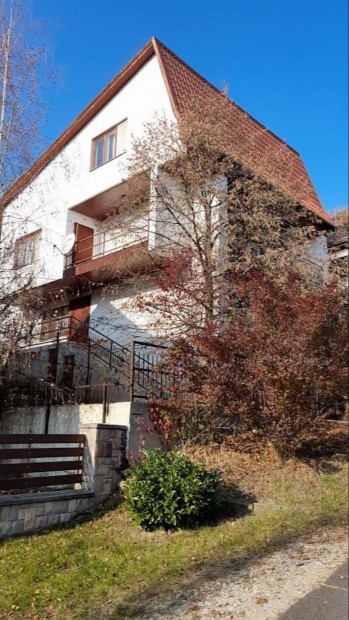 Miskolctapolc�n k�n�lom megv�telre ezt a 230m2-es csal�dih�zat