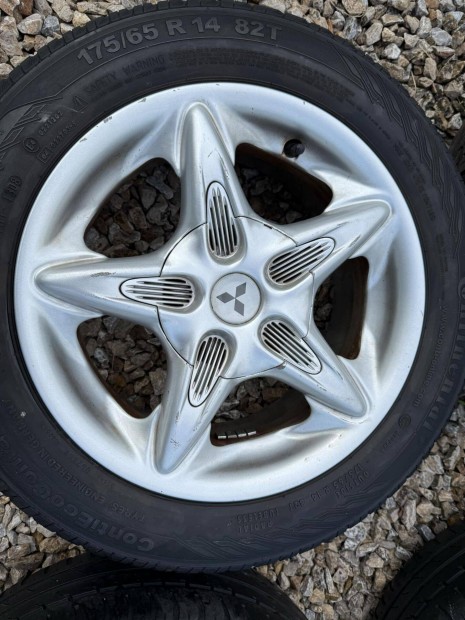 Mitshubishi Colt gyári alu 175/65 R14