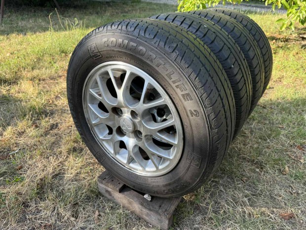 Mitshubishi Colt kerekek 185/65 R14 gumikkal