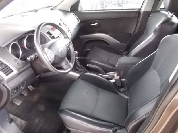 Mitshubishi Outlander F�lb�r Bels�
