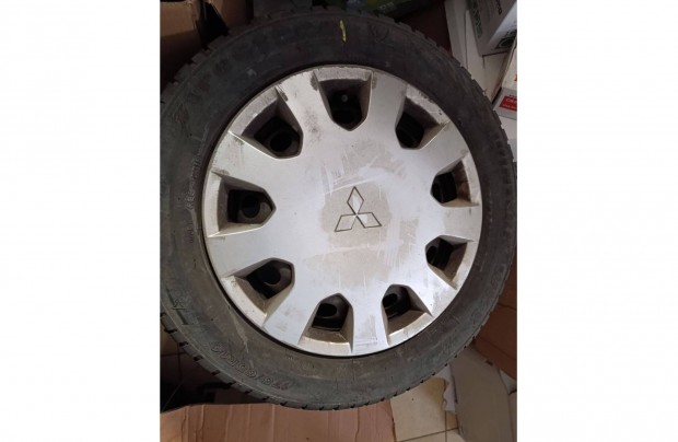 Mitsubishi 14"-os felni téli gumikkal, dísztárcsával