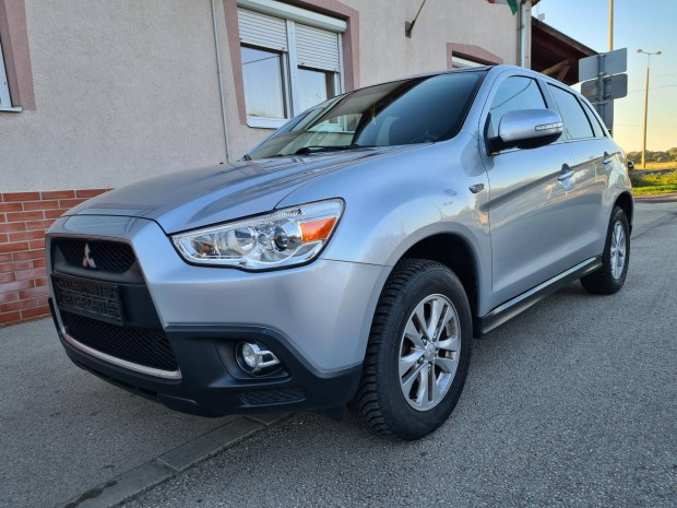 Mitsubishi ASX 1.6 Mivec Invite Vez.szervkönyv....