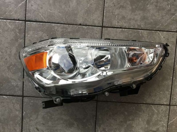 Mitsubishi ASX fényszóró első jobb 8301B588