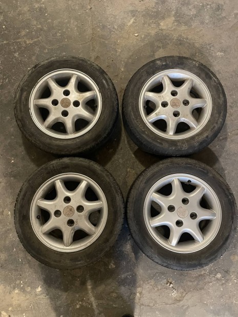 Mitsubishi Carisma Berlina 4