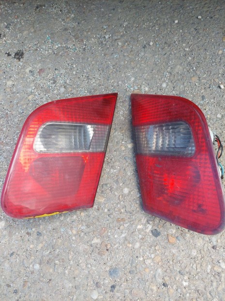 Mitsubishi Carisma belső hátsólámpa