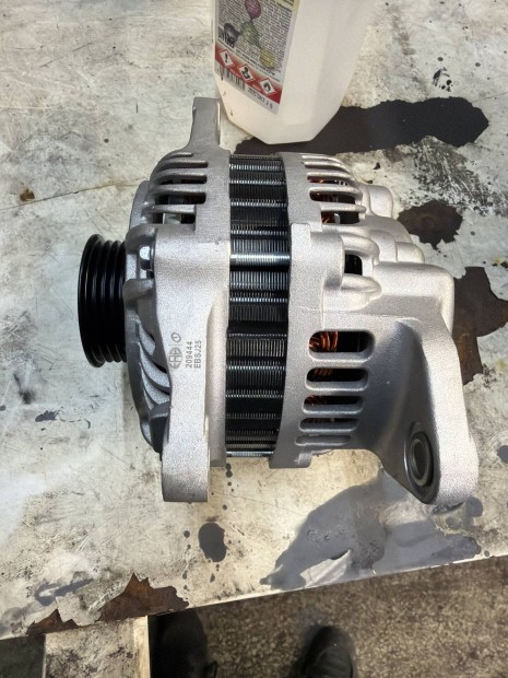 Mitsubishi Colt 1,3 gener�tor 