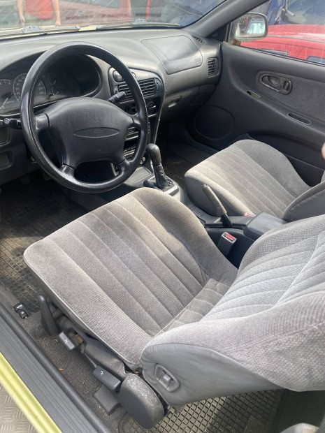Mitsubishi Colt III komplett bels