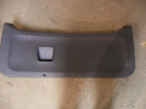 Mitsubishi Colt VI gy�ri csomagt�r ajt� burkolat