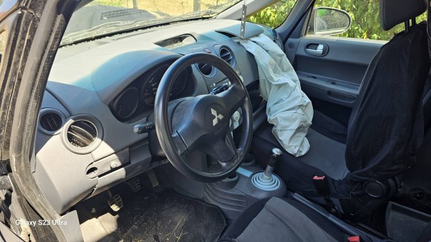 Mitsubishi Colt alkatrésznek, donornak