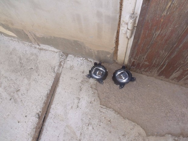 Mitsubishi Colt els� k�dl�mpa elad�