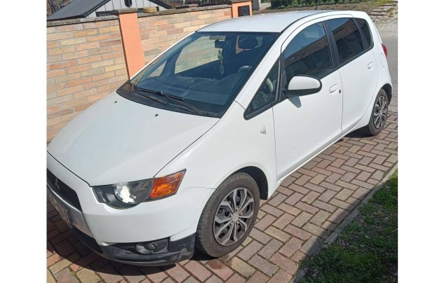 Mitsubishi Colt friss m�szakis, megk�m�lt,128.000 km, kis fogyaszt�s
