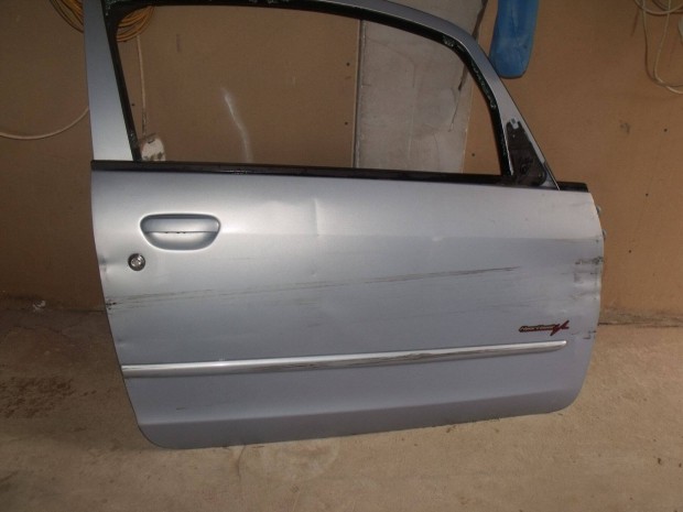 Mitsubishi Colt jobb els� ajt� elad�