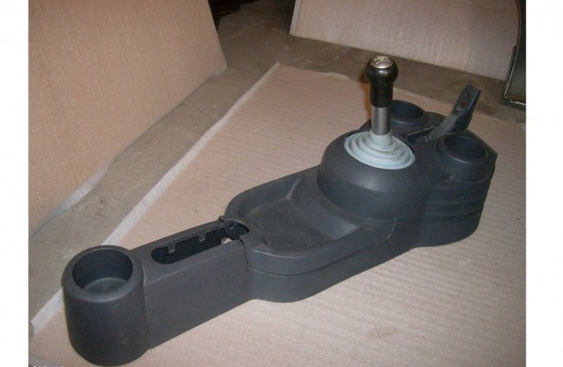 Mitsubishi Colt középbox és tartozékok