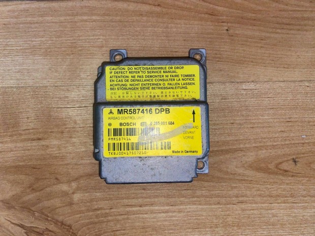 Mitsubishi Colt légzsák indító elektronika 0285001684 MR587416
