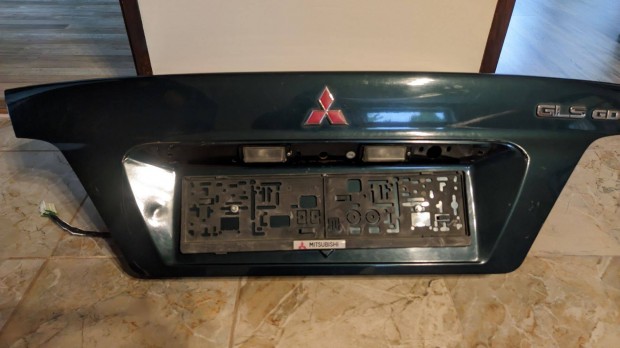 Mitsubishi Galant (cápa) csomagtér ajtó